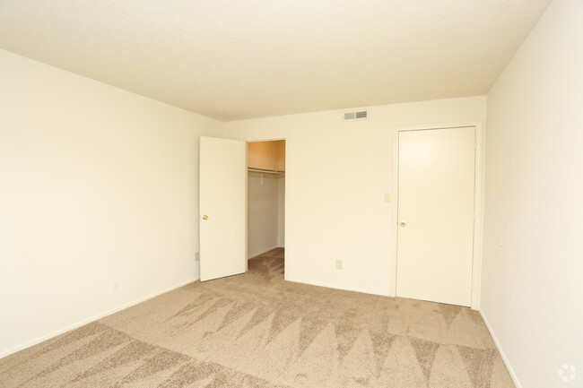 2BR, 1BA - 940 SF - Bedroom - The Devonshire