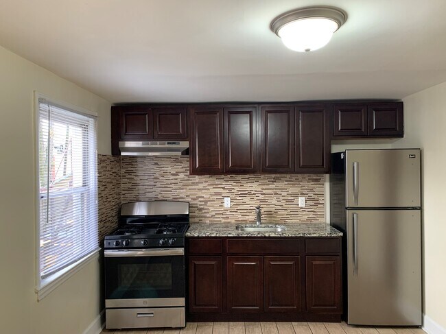 Building Photo - 1051 Sheridan Ave