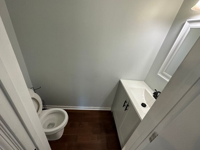 Building Photo - 3 Bedroom Rowhome In A Private Community