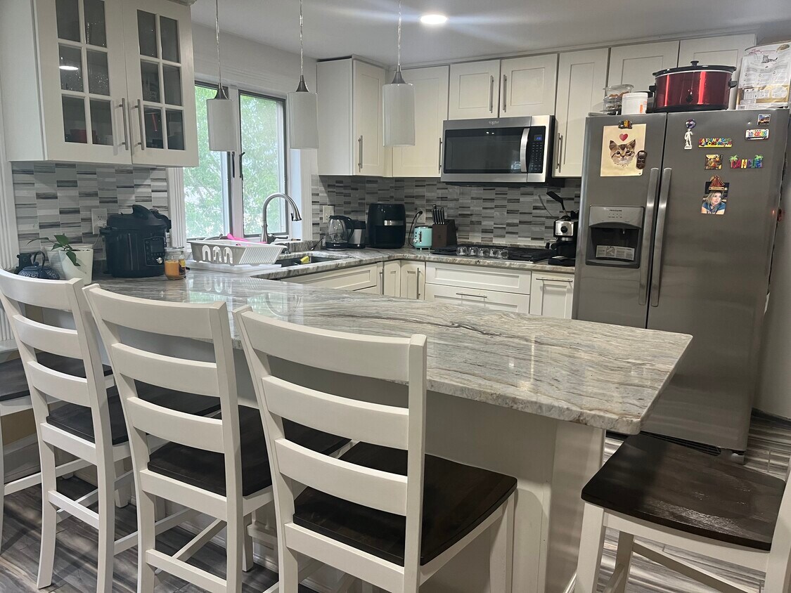 Foto principal - 94 Oakwood Ave