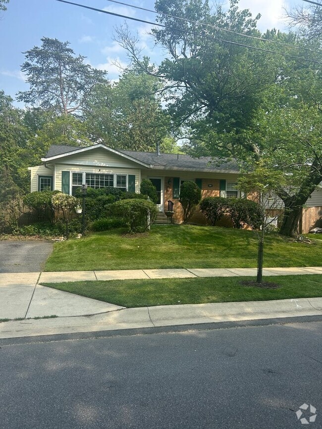 Building Photo - 608 E Lynfield Dr