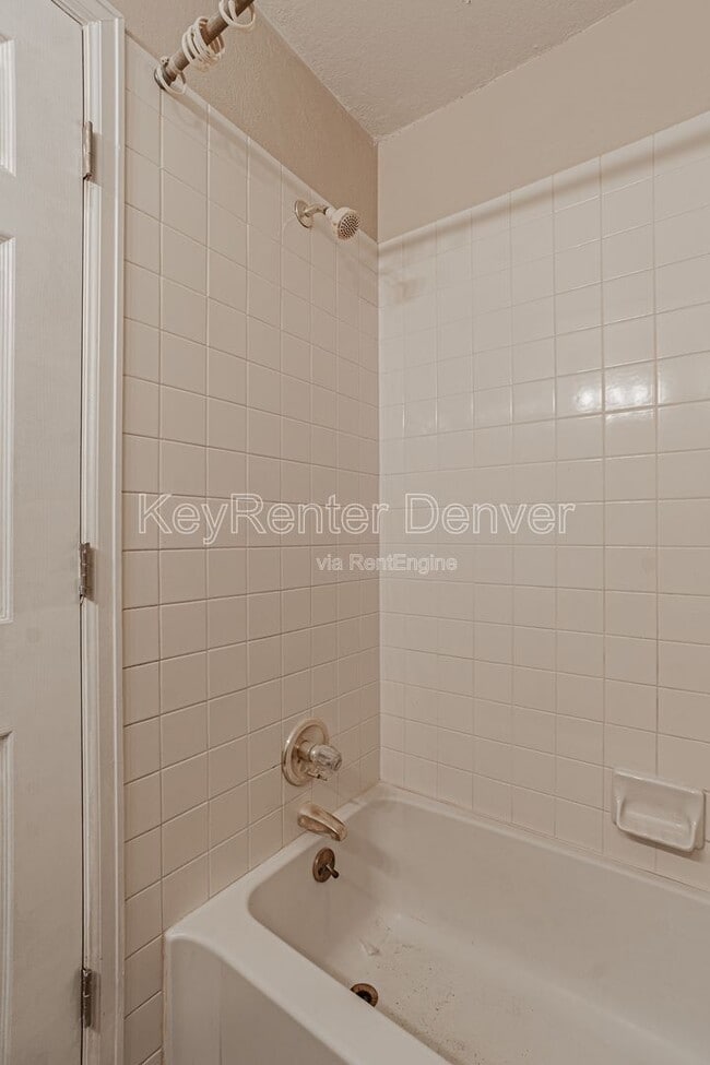Building Photo - 1099 S Walden Way