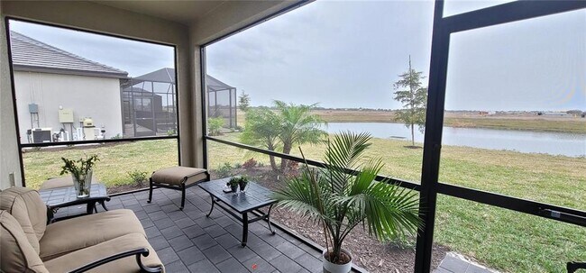 Foto del edificio - 15719 Islandwalk Ave