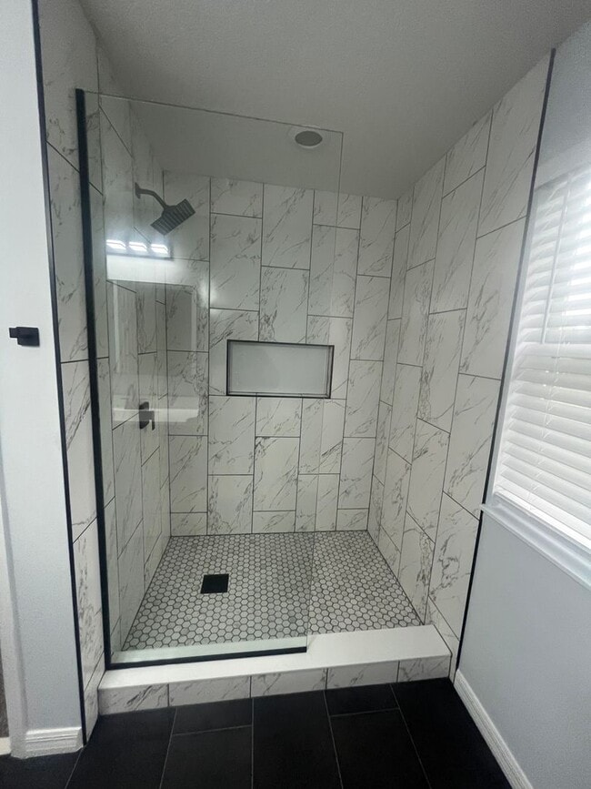 Building Photo - 1520 Retreat View Cir