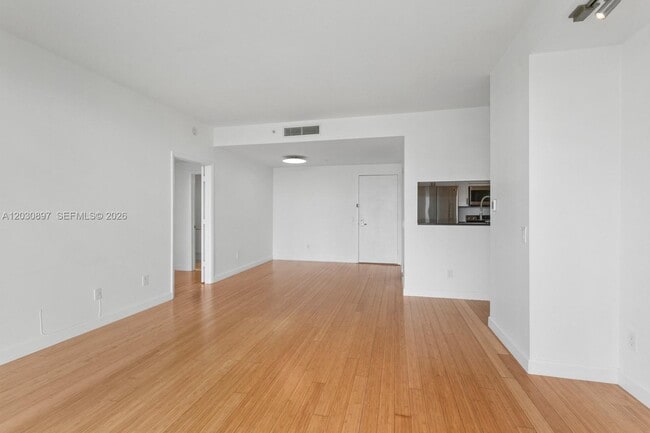 Building Photo - 2475 Brickell Ave