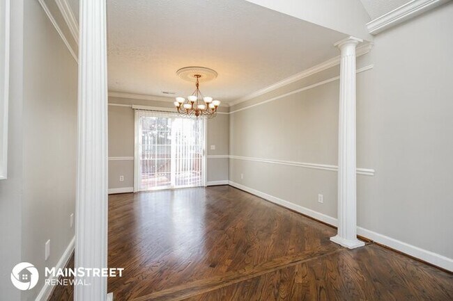 Building Photo - 303 Shadowood Dr