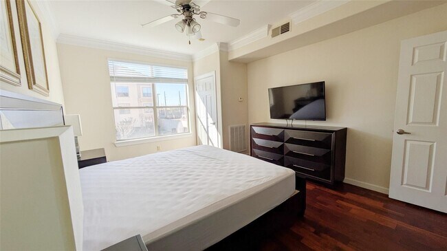 Foto del edificio - 6611 W Sam Houston Pkwy S