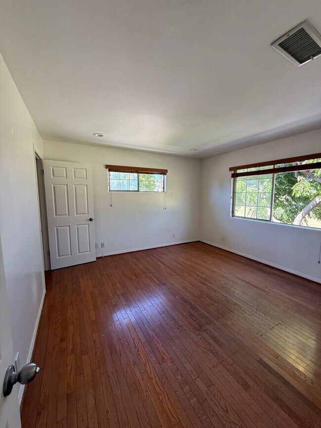 Building Photo - Washington Duplex
