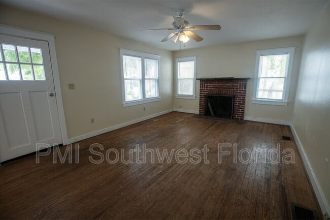 Building Photo - 303 Ohio Pl