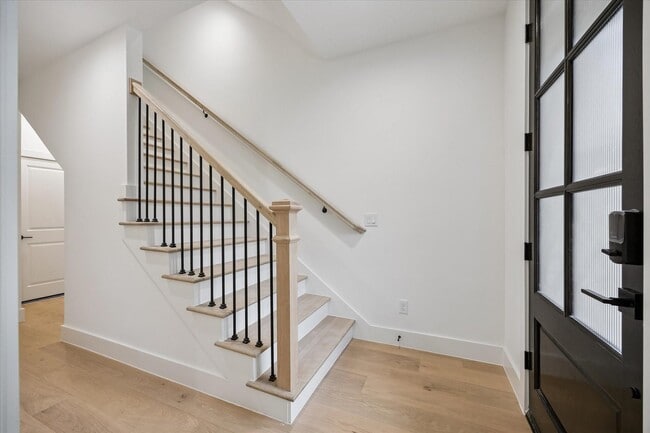 Building Photo - 947 Blackshire Ln