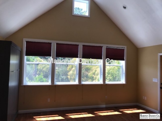 Building Photo - 257 Sunnyslope Rd
