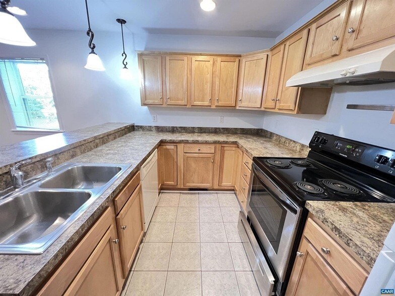 Foto principal - 702 Delevan St
