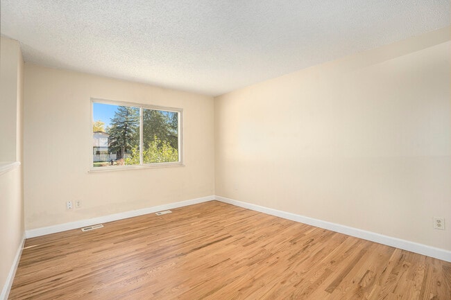 Building Photo - 7030 Metropolitan St