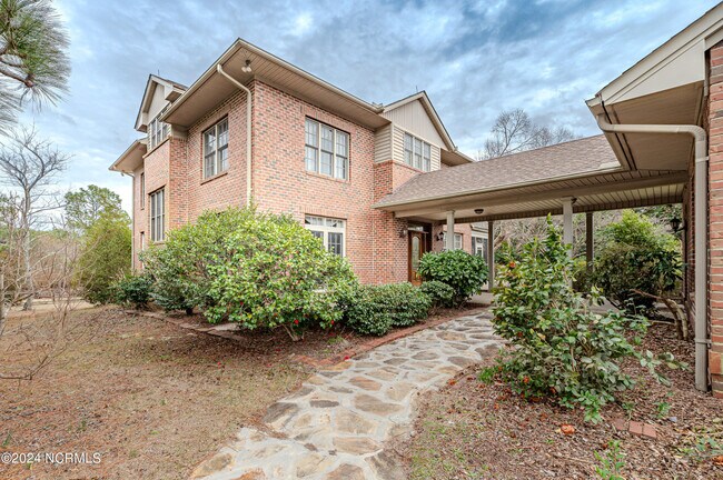 Building Photo - 650 Yadkin Rd