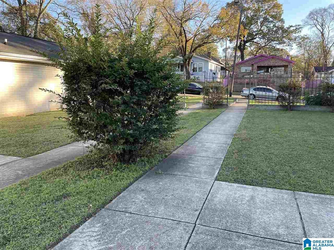 Foto principal - 3420 17th Ave N