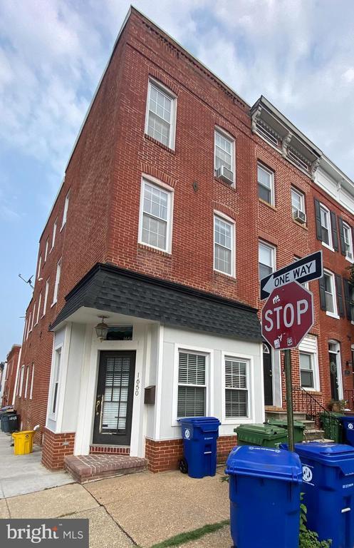 Building Photo - 1650 S Charles St