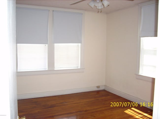 Building Photo - 1007 Acosta St