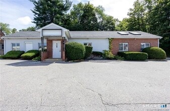Building Photo - 409 Oak Ave