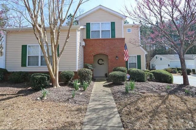 Building Photo - 107 W Oaks Ct