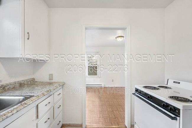 Building Photo - 1307 Garfield St S