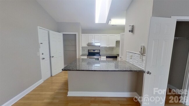 Building Photo - 10250 Rose Meadow Ln