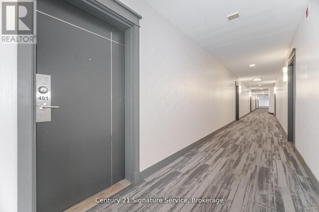 Building Photo - 3170 Erin Mills Pkwy