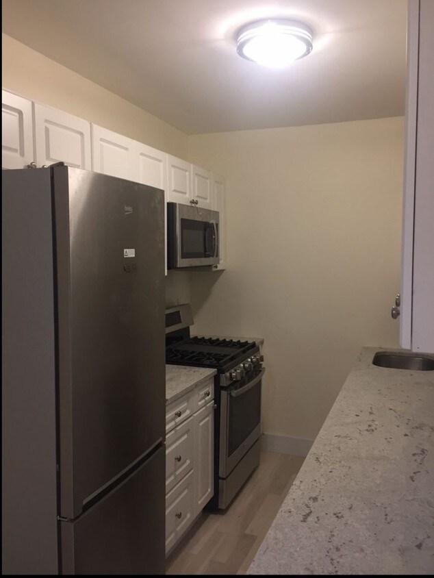 Foto principal - 70 Clarkson Ave