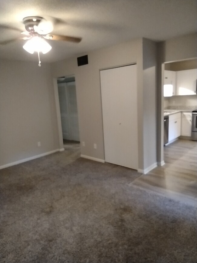 Building Photo - 1445 Riverwood Ct