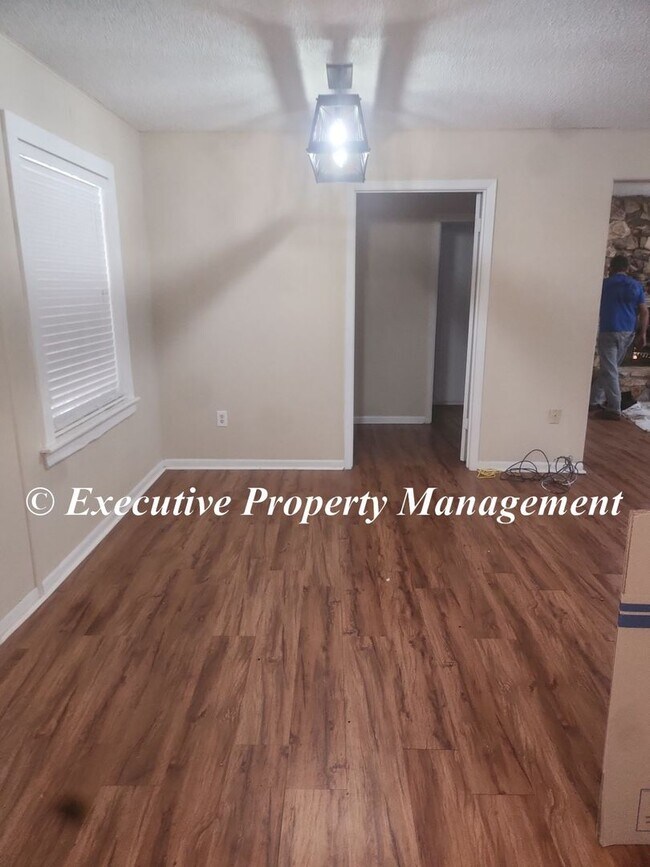 Building Photo - 107 N 28th St