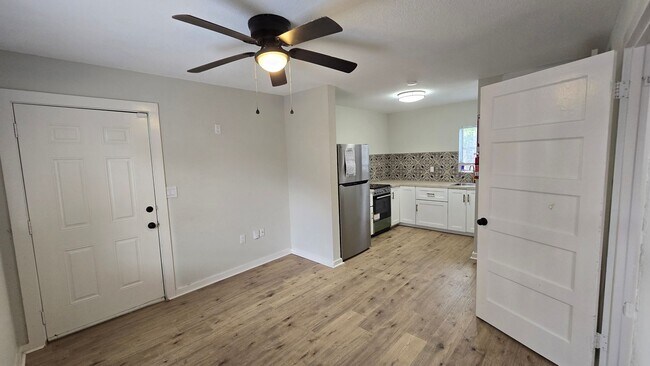 Building Photo - 212 Placid Dr