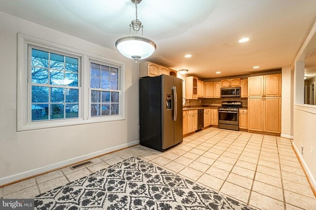 Building Photo - 4207 Sandwich Cir