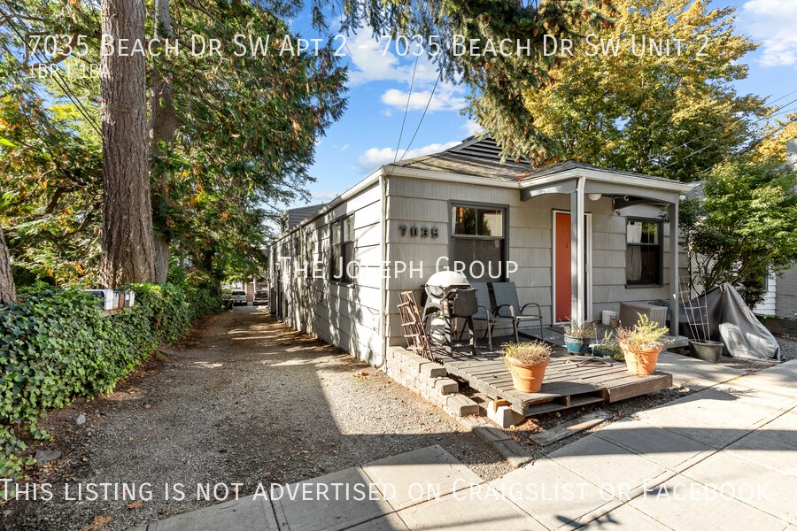 Primary Photo - 7035 Beach Dr SW