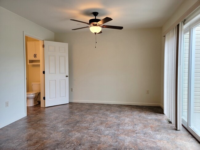 Foto del edificio - 227 Limestone Dr