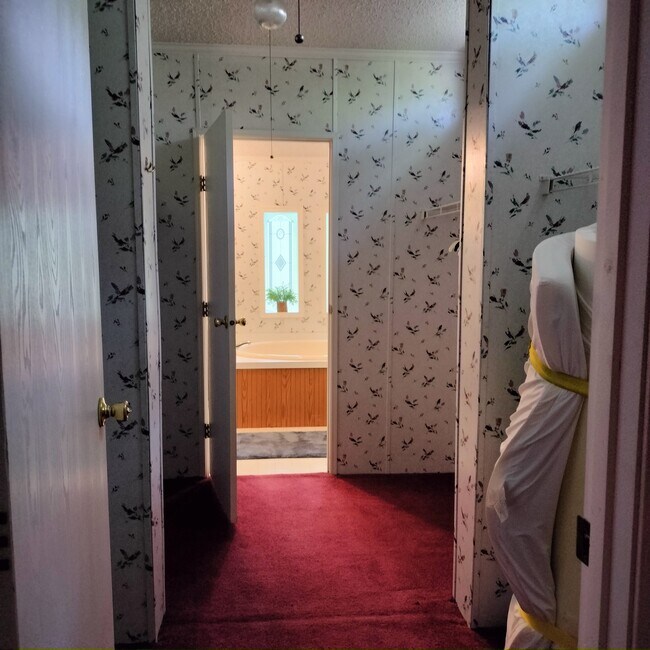 Building Photo - 202 Saxonville Rd