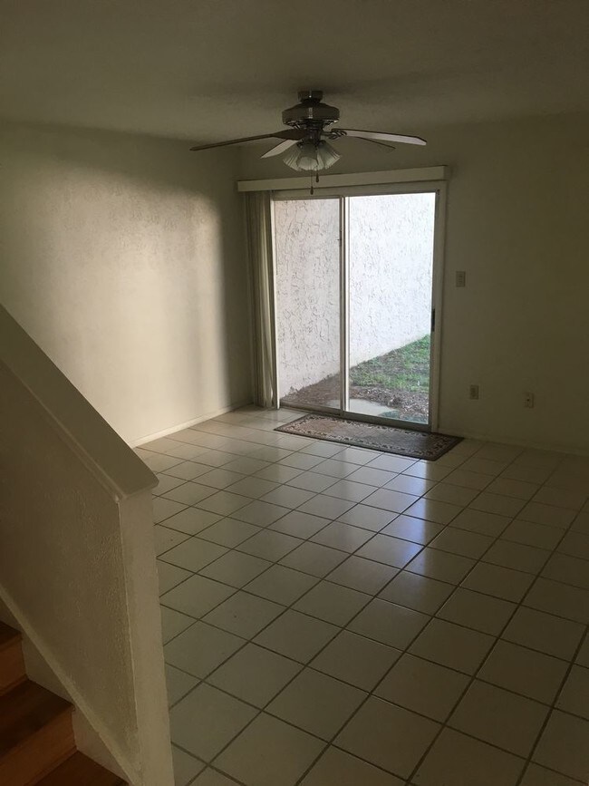 Foto del edificio - 4388 Rayfield Dr