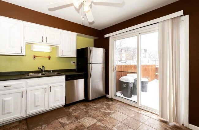 Building Photo - 3062 Kingston Ct