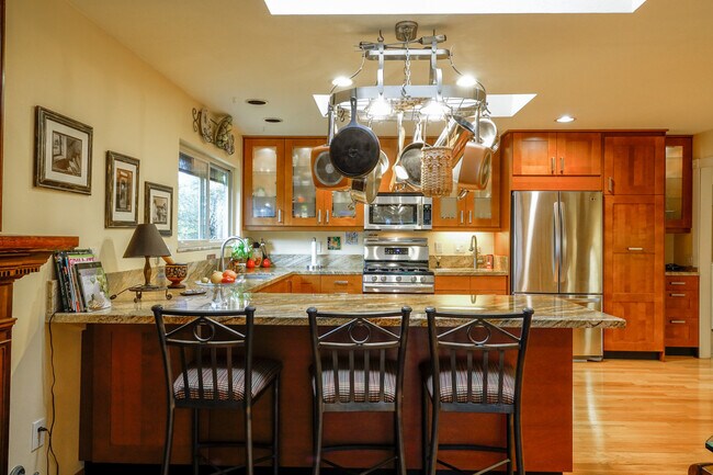 Foto del edificio - Furnished Single Story Home West of the Freeway