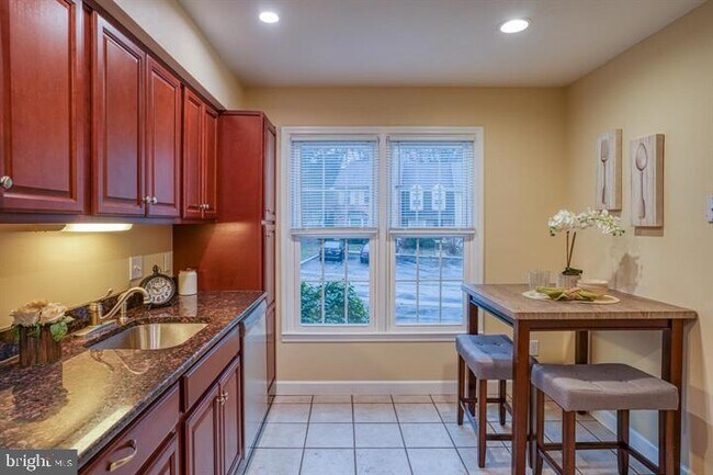 Building Photo - 807 Stockbridge Dr