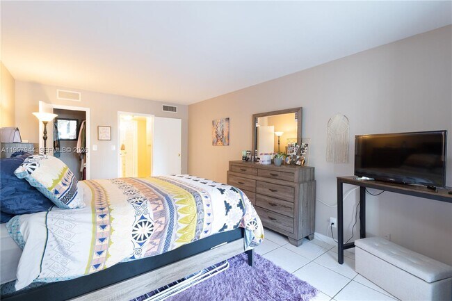 Building Photo - 501 Three Islands Boulevard