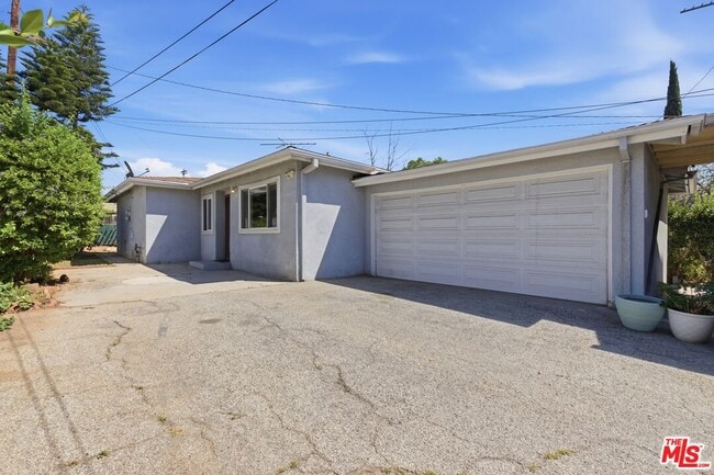 Building Photo - 2975 W Ave 33