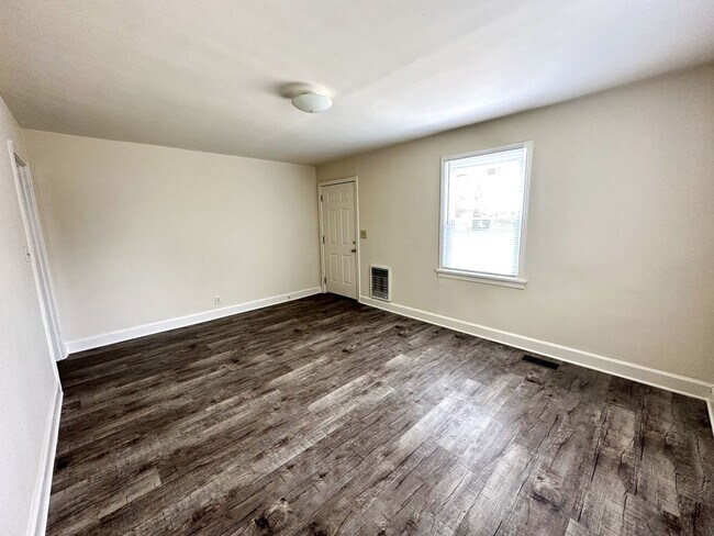 Foto del edificio - 2 Bedroom Home For Rent Near The Montgomery County Library!