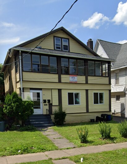 Building Photo - 304 Maple St