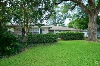 Building Photo - 5121 Maple St