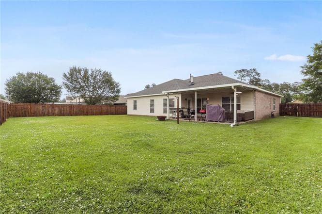 Building Photo - 329 E Silver Maple Dr