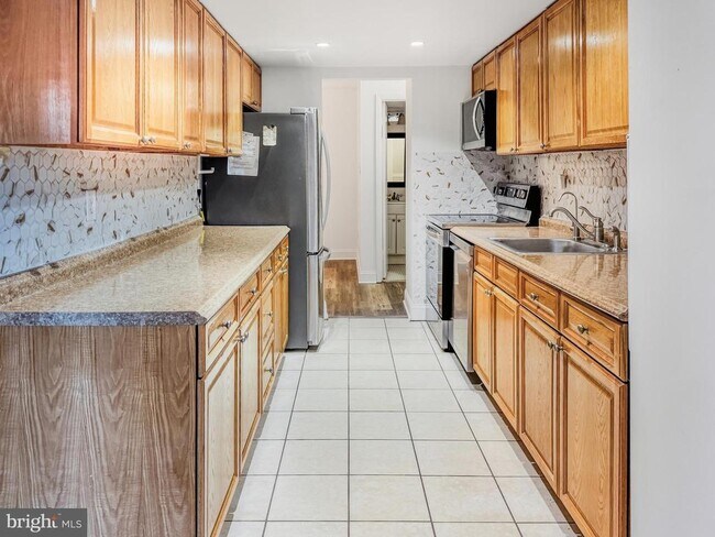 Building Photo - 13207 Dairymaid Dr