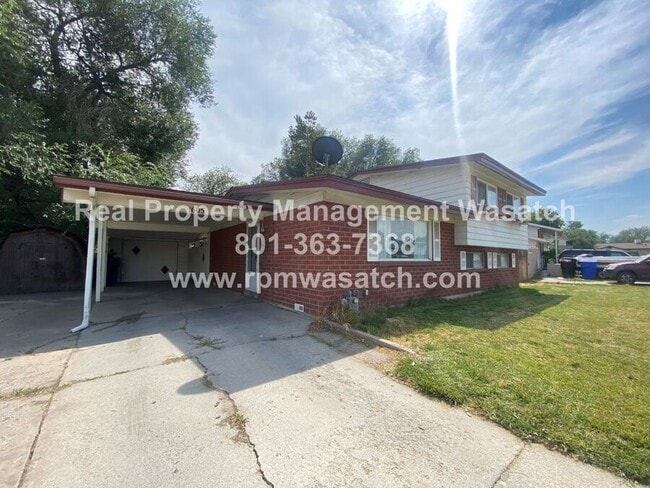 Photo - 1605 Manzanita Dr House