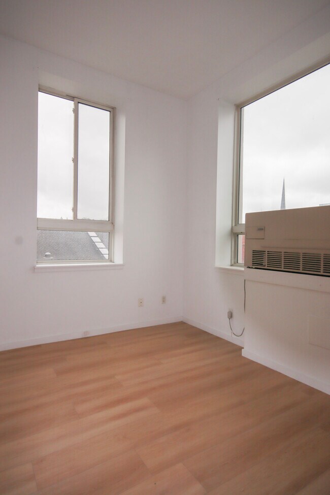 Photo du bâtiment - 35 Water St S