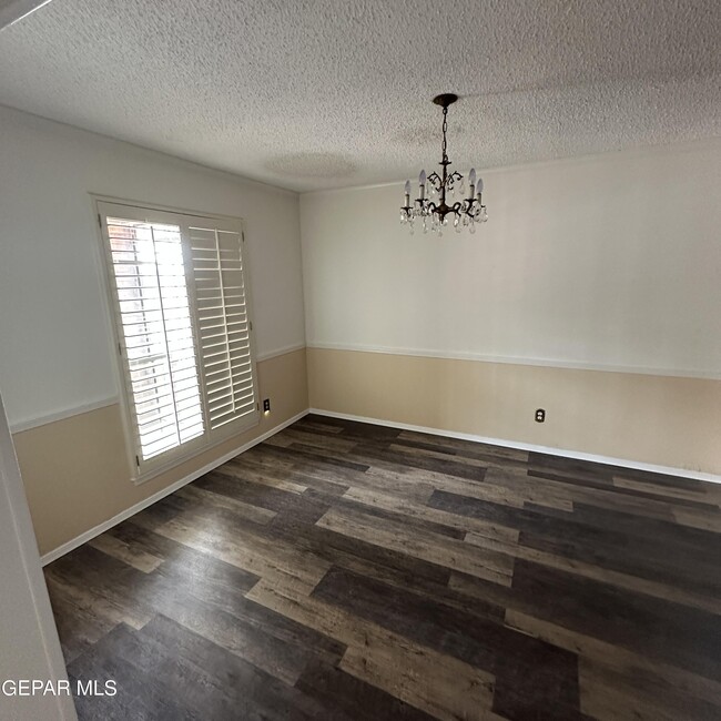 Building Photo - 3304 Old Spanish Trail