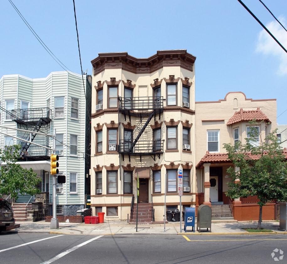 Building Photo - 1713 Palisade Ave