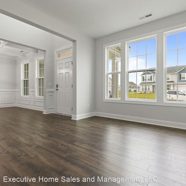 Building Photo - 4 br, 2.5 bath House - 404 Korbel Drive